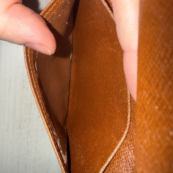 Louis Vuitton Monogram Kisslock Compact Wallet - Picture 11 of 16